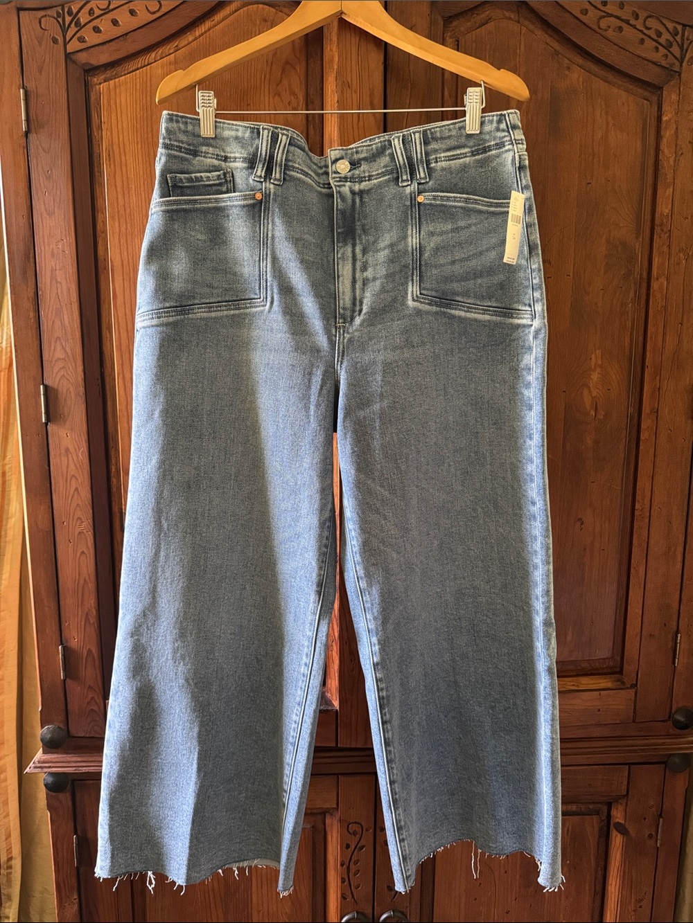 NWT PAIGE ANESSA HIGH RISE WIDE LIGHT BLUE JEANS. PLUS SIZE 34